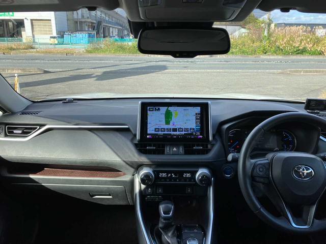 ＲＡＶ４ ハイブリッドＧ　ハイブリッド４ＷＤ／モデリスタ／レザー／１オーナ／ＢＳＭ／寒冷地／フロントガラス熱線／リアフォグ／衝突軽減／横滑防止／前席シートヒータ／自動バックドア／ナビ／フルセグ／ブルートゥース／ＤＶＤ／Ｂカメラ（2枚目）