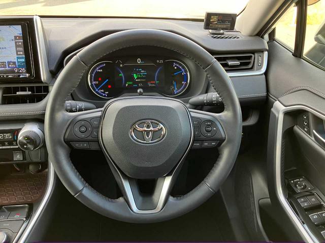 ＲＡＶ４ ハイブリッドＧ　ハイブリッド４ＷＤ／モデリスタ／レザー／１オーナ／ＢＳＭ／寒冷地／フロントガラス熱線／リアフォグ／衝突軽減／横滑防止／前席シートヒータ／自動バックドア／ナビ／フルセグ／ブルートゥース／ＤＶＤ／Ｂカメラ（13枚目）