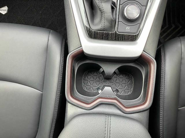 ＲＡＶ４ ハイブリッドＧ　ハイブリッド４ＷＤ／モデリスタ／レザー／１オーナ／ＢＳＭ／寒冷地／フロントガラス熱線／リアフォグ／衝突軽減／横滑防止／前席シートヒータ／自動バックドア／ナビ／フルセグ／ブルートゥース／ＤＶＤ／Ｂカメラ（21枚目）