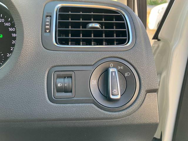 ポロ TSIコンフォートライン 横滑防止/ディスプレイオーディオ/ETC/ブルートゥース/AUX/USB/アイドリングストップ/カーテン&サイドエアバック/社外15インチアルミホイール(18枚目)