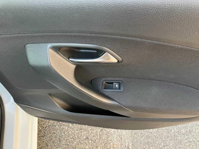 ポロ TSIコンフォートライン 横滑防止/ディスプレイオーディオ/ETC/ブルートゥース/AUX/USB/アイドリングストップ/カーテン&サイドエアバック/社外15インチアルミホイール(30枚目)