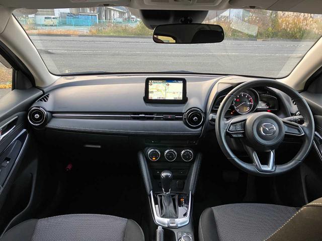 デミオ １３Ｓツーリング　４ＷＤ／衝突軽減ブレーキ／横滑防止／純正エンジンスターター／前席シートヒーター／ナビ／フルセグＴＶ／ブルートゥース／ＤＶＤ再生／バックカメラ／オート電動格納サイドミラー／オートライト／アイドリングス（2枚目）