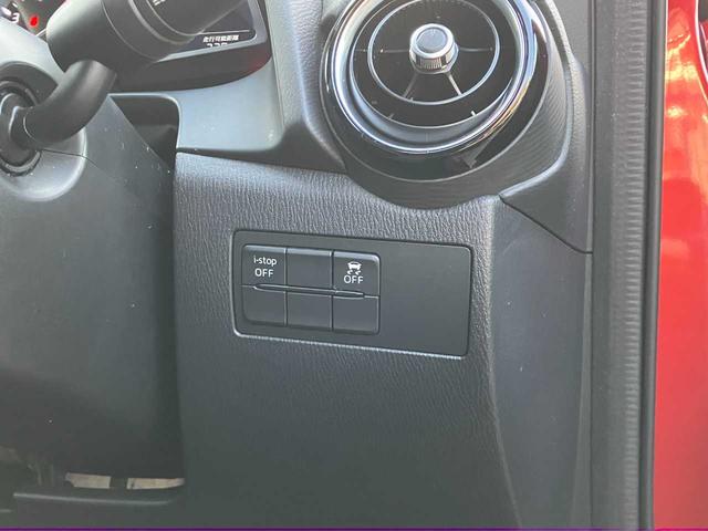 デミオ １３Ｓツーリング　４ＷＤ／衝突軽減ブレーキ／横滑防止／純正エンジンスターター／前席シートヒーター／ナビ／フルセグＴＶ／ブルートゥース／ＤＶＤ再生／バックカメラ／オート電動格納サイドミラー／オートライト／アイドリングス（18枚目）