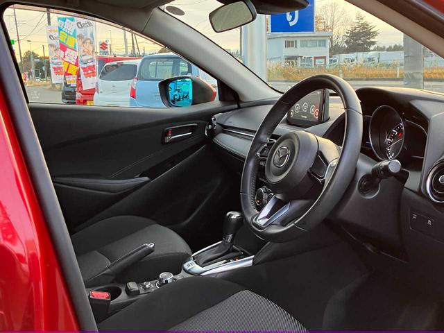 デミオ １３Ｓツーリング　４ＷＤ／衝突軽減ブレーキ／横滑防止／純正エンジンスターター／前席シートヒーター／ナビ／フルセグＴＶ／ブルートゥース／ＤＶＤ再生／バックカメラ／オート電動格納サイドミラー／オートライト／アイドリングス（27枚目）