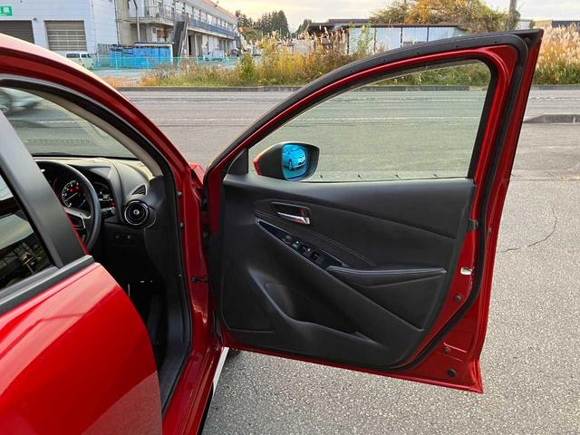 デミオ １３Ｓツーリング　４ＷＤ／衝突軽減ブレーキ／横滑防止／純正エンジンスターター／前席シートヒーター／ナビ／フルセグＴＶ／ブルートゥース／ＤＶＤ再生／バックカメラ／オート電動格納サイドミラー／オートライト／アイドリングス（30枚目）