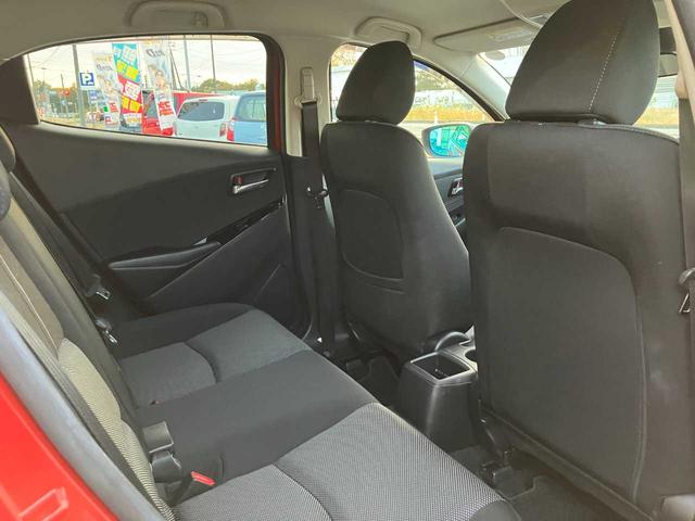 デミオ １３Ｓツーリング　４ＷＤ／衝突軽減ブレーキ／横滑防止／純正エンジンスターター／前席シートヒーター／ナビ／フルセグＴＶ／ブルートゥース／ＤＶＤ再生／バックカメラ／オート電動格納サイドミラー／オートライト／アイドリングス（33枚目）