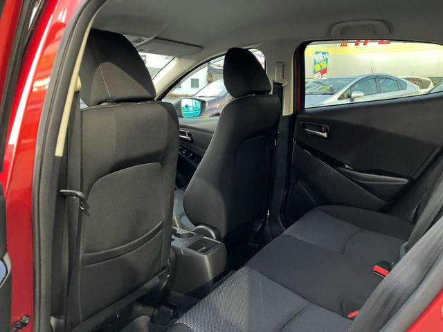 デミオ １３Ｓツーリング　４ＷＤ／衝突軽減ブレーキ／横滑防止／純正エンジンスターター／前席シートヒーター／ナビ／フルセグＴＶ／ブルートゥース／ＤＶＤ再生／バックカメラ／オート電動格納サイドミラー／オートライト／アイドリングス（42枚目）