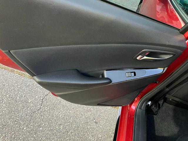 デミオ １３Ｓツーリング　４ＷＤ／衝突軽減ブレーキ／横滑防止／純正エンジンスターター／前席シートヒーター／ナビ／フルセグＴＶ／ブルートゥース／ＤＶＤ再生／バックカメラ／オート電動格納サイドミラー／オートライト／アイドリングス（44枚目）