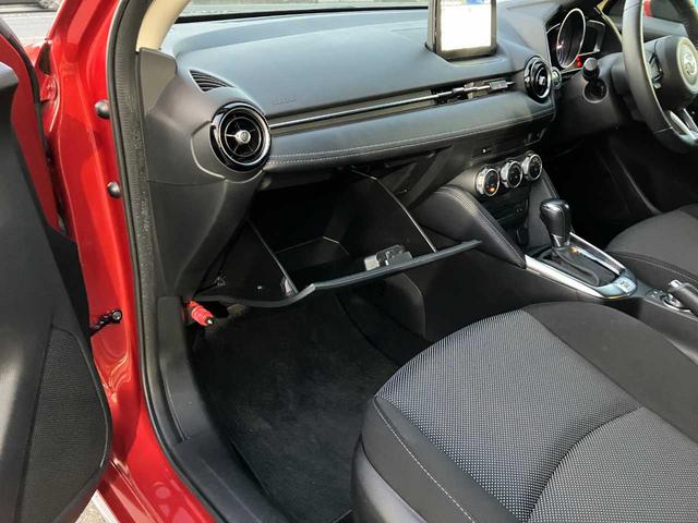 デミオ １３Ｓツーリング　４ＷＤ／衝突軽減ブレーキ／横滑防止／純正エンジンスターター／前席シートヒーター／ナビ／フルセグＴＶ／ブルートゥース／ＤＶＤ再生／バックカメラ／オート電動格納サイドミラー／オートライト／アイドリングス（46枚目）