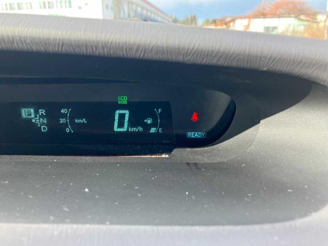 プリウス Ｓ　ワンオーナー／横滑り防止／寒冷地仕様／フロントガラス熱線／リアフォグランプ／フロントフォグランプ／純正１５インチアルミホイール（13枚目）