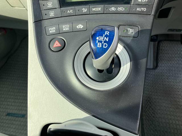 プリウス Ｓ　ワンオーナー／横滑り防止／寒冷地仕様／フロントガラス熱線／リアフォグランプ／フロントフォグランプ／純正１５インチアルミホイール（17枚目）