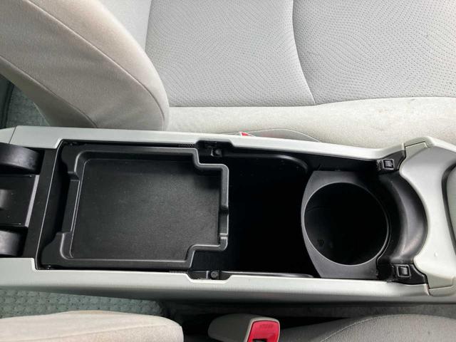 プリウス Ｓ　ワンオーナー／横滑り防止／寒冷地仕様／フロントガラス熱線／リアフォグランプ／フロントフォグランプ／純正１５インチアルミホイール（19枚目）