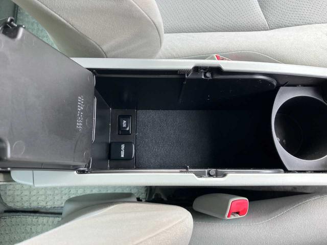 プリウス Ｓ　ワンオーナー／横滑り防止／寒冷地仕様／フロントガラス熱線／リアフォグランプ／フロントフォグランプ／純正１５インチアルミホイール（20枚目）