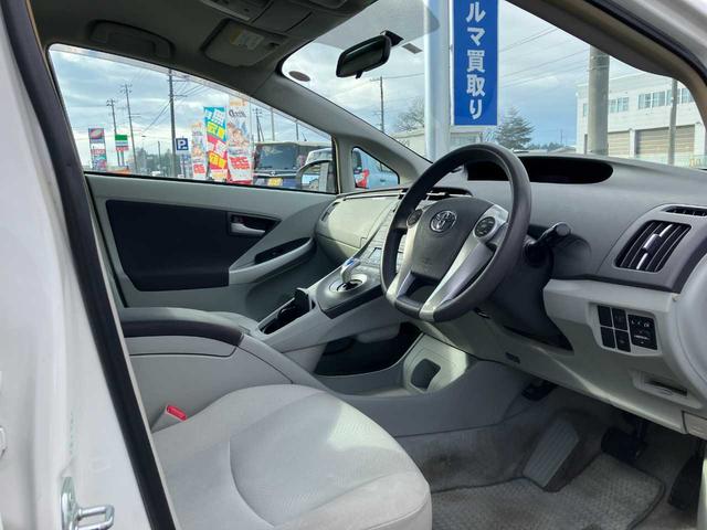 プリウス Ｓ　ワンオーナー／横滑り防止／寒冷地仕様／フロントガラス熱線／リアフォグランプ／フロントフォグランプ／純正１５インチアルミホイール（26枚目）