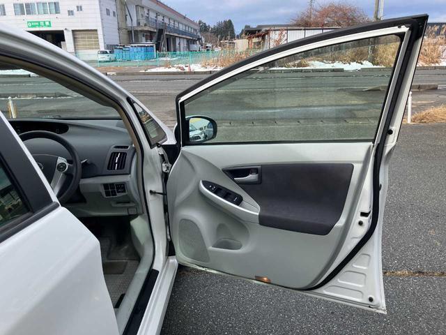 プリウス Ｓ　ワンオーナー／横滑り防止／寒冷地仕様／フロントガラス熱線／リアフォグランプ／フロントフォグランプ／純正１５インチアルミホイール（29枚目）