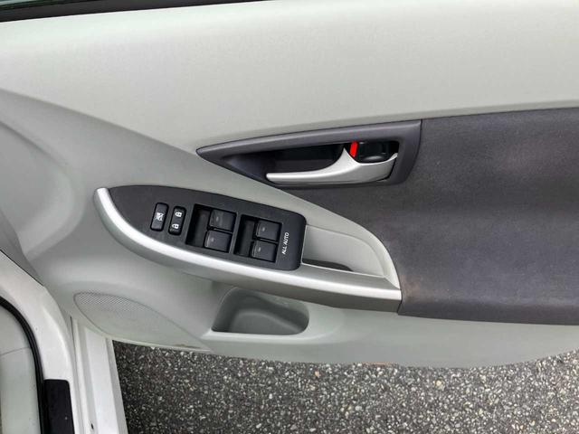 プリウス Ｓ　ワンオーナー／横滑り防止／寒冷地仕様／フロントガラス熱線／リアフォグランプ／フロントフォグランプ／純正１５インチアルミホイール（30枚目）