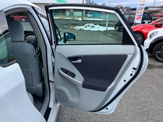 プリウス Ｓ　ワンオーナー／横滑り防止／寒冷地仕様／フロントガラス熱線／リアフォグランプ／フロントフォグランプ／純正１５インチアルミホイール（31枚目）