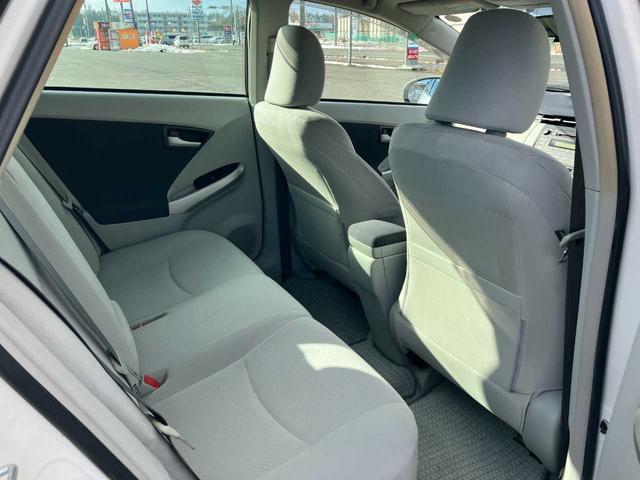 プリウス Ｓ　ワンオーナー／横滑り防止／寒冷地仕様／フロントガラス熱線／リアフォグランプ／フロントフォグランプ／純正１５インチアルミホイール（35枚目）