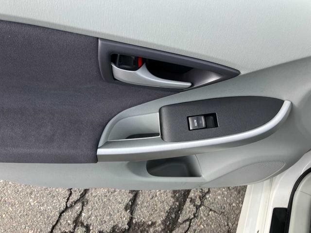 プリウス Ｓ　ワンオーナー／横滑り防止／寒冷地仕様／フロントガラス熱線／リアフォグランプ／フロントフォグランプ／純正１５インチアルミホイール（44枚目）