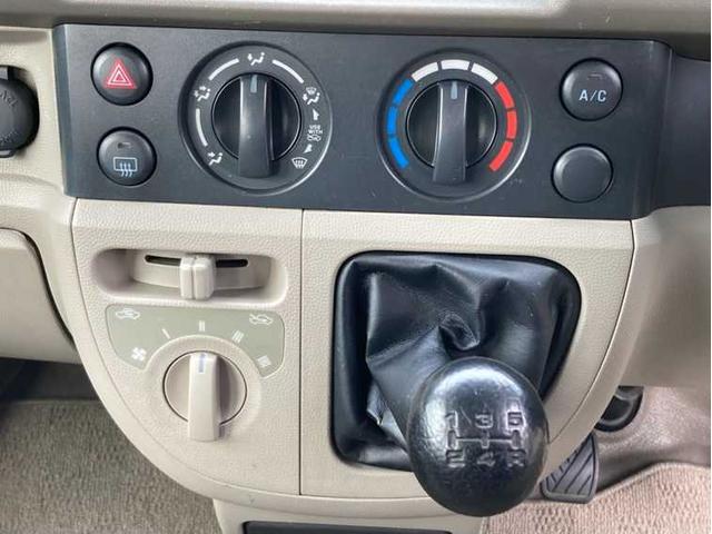 ミニキャブバン Ｍ　切替４ＷＤ／ワンオーナー／５速マニュアル／車検Ｒ９年１月１６日（土）まで／キーレス／社外１２インチアルミホイール／運転席＆助手席エアバック（18枚目）