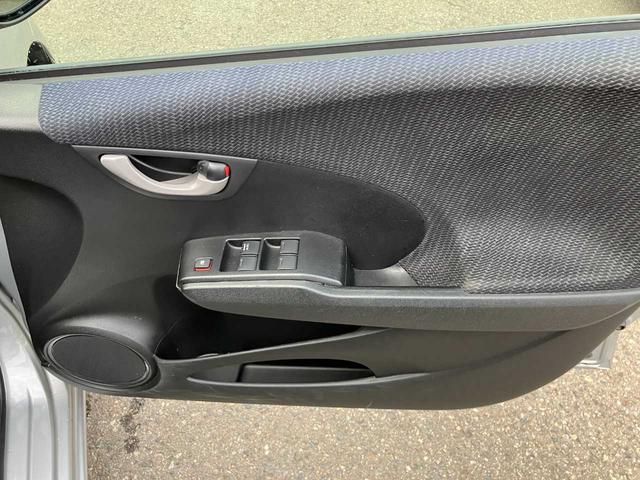 フィットハイブリッド ベースグレード　ハイブリッド／ＥＴＣ／オート電動格納サイドミラー／ナビ／フルセグＴＶ／ＤＶＤ再生／クルーズコントロール／ＥＣＯＮ／キーレス（32枚目）