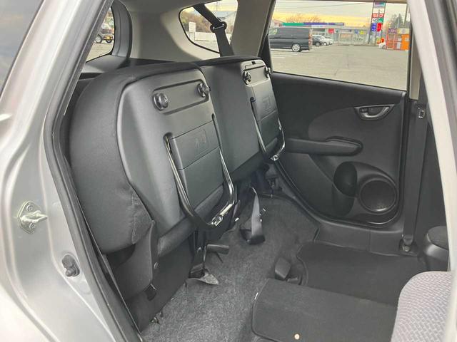 フィットハイブリッド ベースグレード　ハイブリッド／ＥＴＣ／オート電動格納サイドミラー／ナビ／フルセグＴＶ／ＤＶＤ再生／クルーズコントロール／ＥＣＯＮ／キーレス（35枚目）