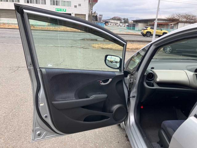 フィットハイブリッド ベースグレード　ハイブリッド／ＥＴＣ／オート電動格納サイドミラー／ナビ／フルセグＴＶ／ＤＶＤ再生／クルーズコントロール／ＥＣＯＮ／キーレス（49枚目）