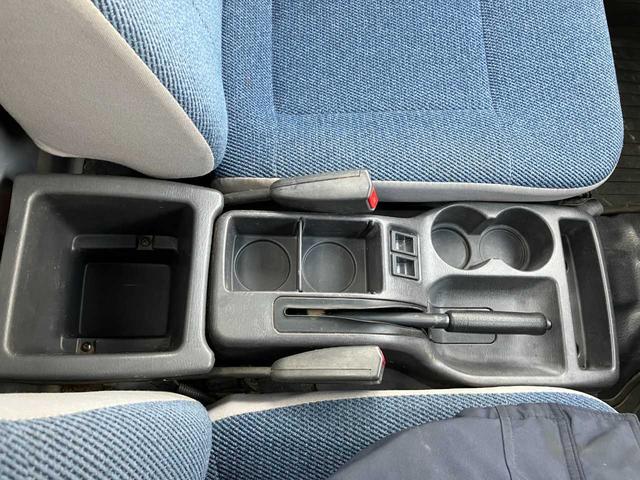 サンバートラック ＴＣ　４ＷＤ／オートマ／エアコン／パワステ／ゲートチェーン／ゴムマット／ＡＴＰＯＷＥＲスイッチ／運転席＆助手席エアバック（16枚目）