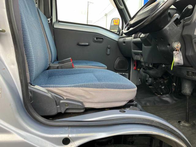 サンバートラック ＴＣ　４ＷＤ／オートマ／エアコン／パワステ／ゲートチェーン／ゴムマット／ＡＴＰＯＷＥＲスイッチ／運転席＆助手席エアバック（18枚目）