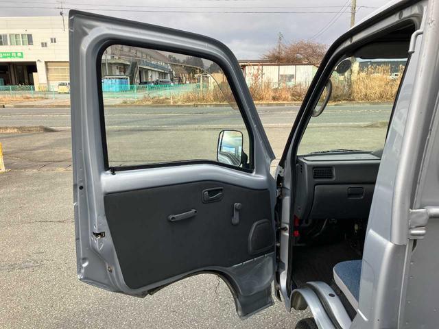 サンバートラック ＴＣ　４ＷＤ／オートマ／エアコン／パワステ／ゲートチェーン／ゴムマット／ＡＴＰＯＷＥＲスイッチ／運転席＆助手席エアバック（22枚目）