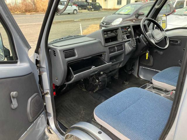 サンバートラック ＴＣ　４ＷＤ／オートマ／エアコン／パワステ／ゲートチェーン／ゴムマット／ＡＴＰＯＷＥＲスイッチ／運転席＆助手席エアバック（24枚目）