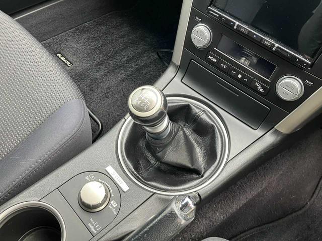 レガシィツーリングワゴン ２．０ＧＴスペックＢ　６速マニュアル／約２２１千ｋｍ時タイミングベルト交換済み／カロッツェリアナビ／フルセグＴＶ／ブルートゥース／ＤＶＤ再生／バックカメラ／ＨＫＳマフラー／純正１８アルミ／ワーク１８アルミ夏付き（17枚目）