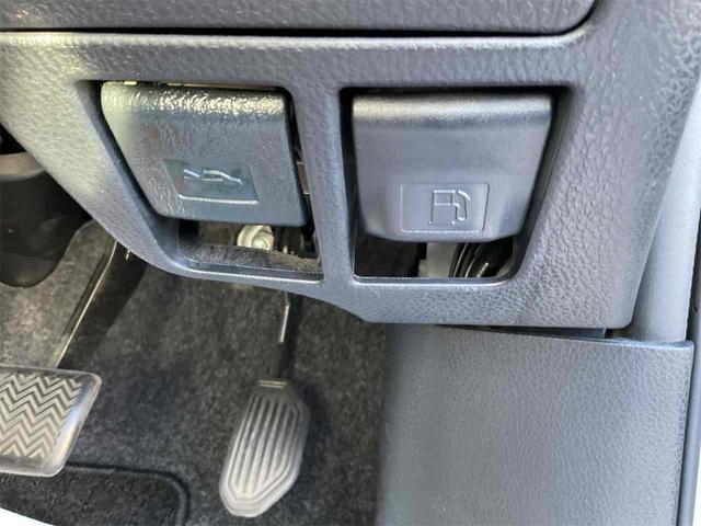 ヴォクシー ハイブリッドＶ　ドライブレコーダー　ＥＴＣ　バックカメラ　ナビ　ＴＶ　オートクルーズコントロール　両側スライド・片側電動　オートライト　ＬＥＤヘッドランプ　スマートキー　アイドリングストップ　電動格納ミラー（63枚目）