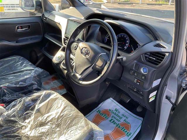 ヴォクシー ハイブリッドＶ　ドライブレコーダー　ＥＴＣ　バックカメラ　ナビ　ＴＶ　オートクルーズコントロール　両側スライド・片側電動　オートライト　ＬＥＤヘッドランプ　スマートキー　アイドリングストップ　電動格納ミラー（72枚目）