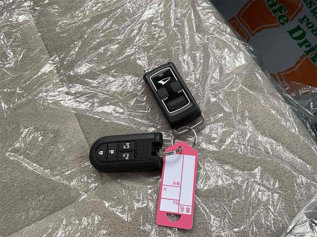 ムーヴキャンバス 　全周囲カメラ　両側電動スライドドア　ナビ　ＴＶ　衝突被害軽減システム　オートマチックハイビーム　オートライト　スマートキー　アイドリングストップ　電動格納ミラー　ベンチシート　ＣＶＴ　ＡＢＳ　ＥＳＣ（68枚目）