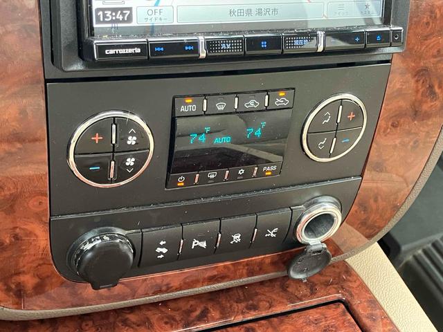 シボレーアバランチ ＬＴＺ　フリップダウンモニター　オートクルーズコントロール　ナビ　ＴＶ　バックカメラ　キーレスエントリー　電動格納ミラー　シートヒーター　シートエアコン　オートライト　アルミホイール　ＥＳＣ（6枚目）