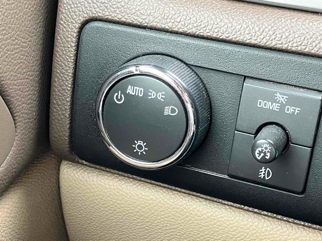 シボレーアバランチ ＬＴＺ　フリップダウンモニター　オートクルーズコントロール　ナビ　ＴＶ　バックカメラ　キーレスエントリー　電動格納ミラー　シートヒーター　シートエアコン　オートライト　アルミホイール　ＥＳＣ（7枚目）