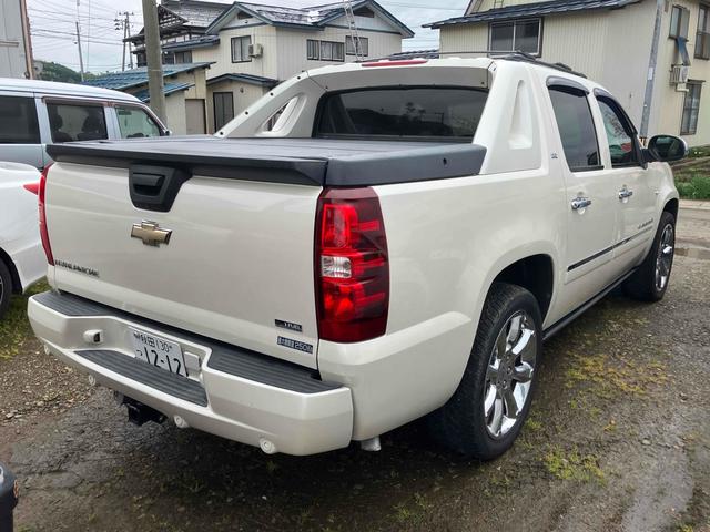 シボレーアバランチ ＬＴＺ　フリップダウンモニター　オートクルーズコントロール　ナビ　ＴＶ　バックカメラ　キーレスエントリー　電動格納ミラー　シートヒーター　シートエアコン　オートライト　アルミホイール　ＥＳＣ（14枚目）
