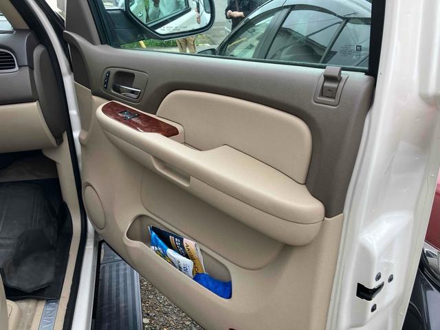 シボレーアバランチ ＬＴＺ　フリップダウンモニター　オートクルーズコントロール　ナビ　ＴＶ　バックカメラ　キーレスエントリー　電動格納ミラー　シートヒーター　シートエアコン　オートライト　アルミホイール　ＥＳＣ（41枚目）