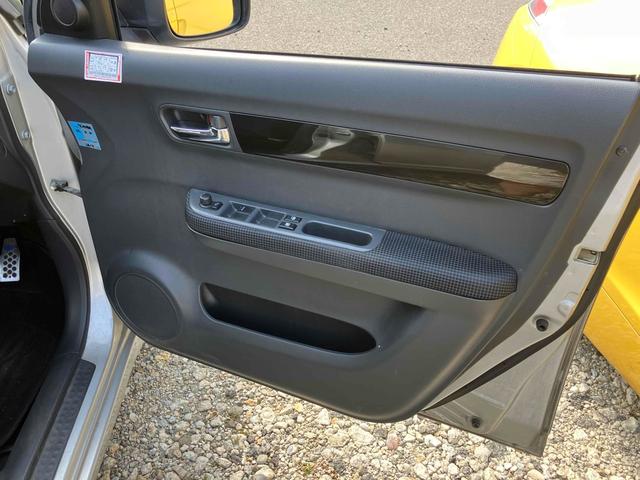 スイフト １．３ＸＧ　ドライブレコーダー　バックカメラ　ＴＶ　アルミホイール　キーレスエントリー　電動格納ミラー　ＡＴ　盗難防止システム　衝突安全ボディ　ＡＢＳ　ＣＤ　ＤＶＤ再生　ミュージックプレイヤー接続可　エアコン（23枚目）