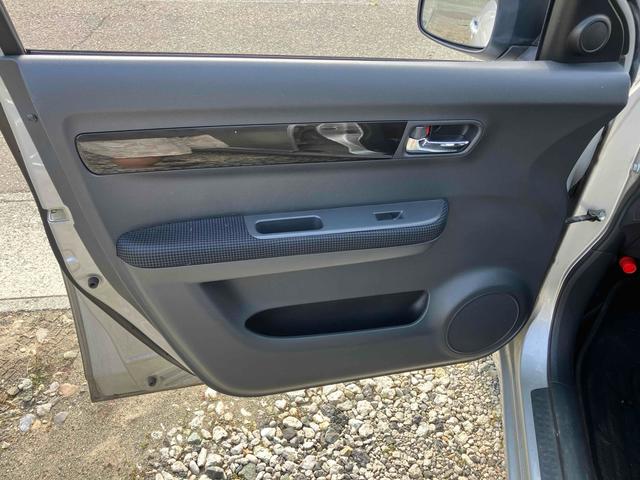 スイフト １．３ＸＧ　ドライブレコーダー　バックカメラ　ＴＶ　アルミホイール　キーレスエントリー　電動格納ミラー　ＡＴ　盗難防止システム　衝突安全ボディ　ＡＢＳ　ＣＤ　ＤＶＤ再生　ミュージックプレイヤー接続可　エアコン（26枚目）