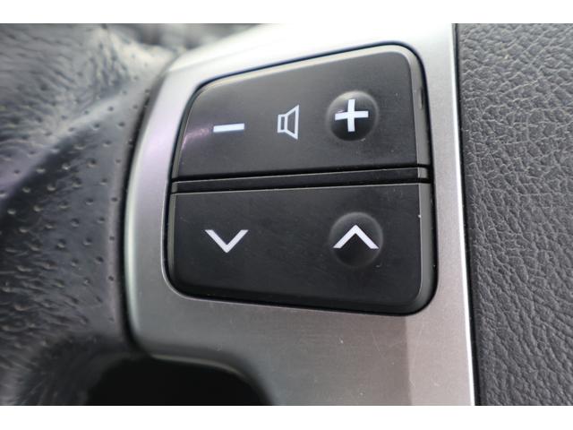 【ハンドルボタン】目線を大きくそらすことなくボタンの操作を行うことができるので、安全にも配慮できますね。