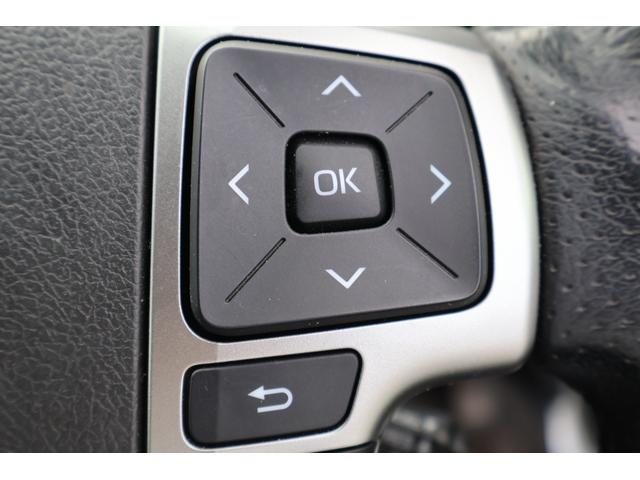 【ハンドルボタン】目線を大きくそらすことなくボタンの操作を行うことができるので、安全にも配慮できますね。