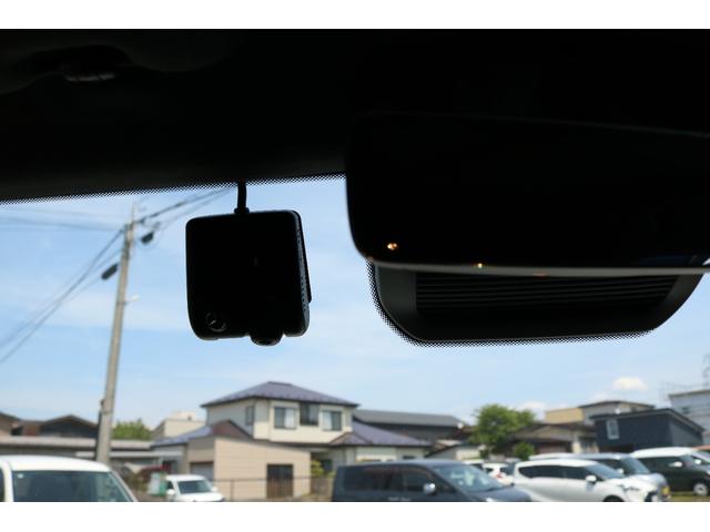 Ｇクラス Ｇ４００ｄ　ＡＭＧライン　右ハンドル　４ＷＤ　サンルーフ　ドライブレコーダー　ＥＴＣ　クリアランスソナー　オートクルーズコントロール　レーンアシスト　パワーシート　衝突被害軽減システム　　ナビ　オートライト　ＬＥＤヘッドランプ（18枚目）