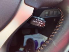 高速走行時等で車速を定速制御するオートクルーズコントロール機能付きです。長距離ドライブ時等でご使用頂くと大変便利な機能です。 6