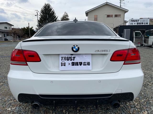 ３シリーズ ３３５ｉ　車検Ｒ７年３月　左ハンドル　ツインターボ　サンルーフ　ＢＬＩＴＺ車高調　シートヒーター付き電動黒革シート　純正ナビ　フルセグＴＶ　バックカメラ　クリアランスソナー　カロッツェリアＤＶＤプレーヤー（4枚目）