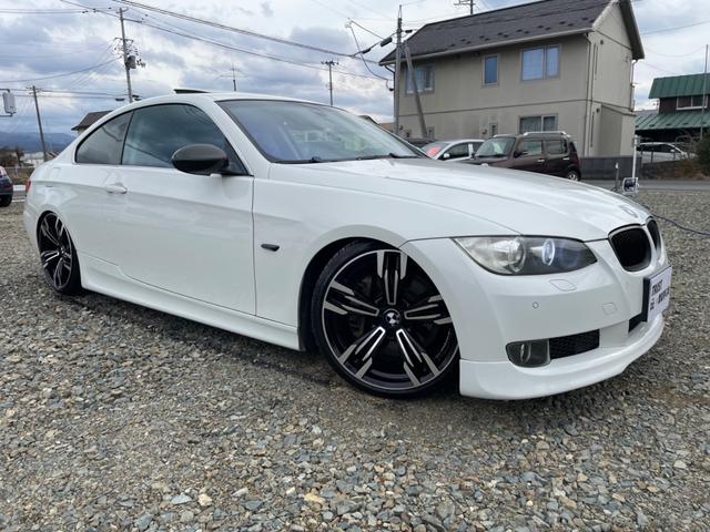 ３シリーズ ３３５ｉ　左ハンドル　ツインターボ　サンルーフ　ＢＬＩＴＺ車高調　シートヒーター付き電動黒革シート　純正ナビ　フルセグＴＶ　バックカメラ　障害物センサー　カロッツェリアＤＶＤプレーヤー　ＥＴＣ（5枚目）