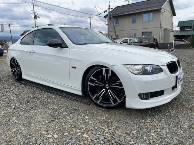 ３３５ｉ　車検Ｒ７年３月　左ハンドル　ツインターボ　サンルーフ　ＢＬＩＴＺ車高調　シートヒーター付き電動黒革シート　純正ナビ　フルセグＴＶ　バックカメラ　クリアランスソナー　カロッツェリアＤＶＤプレーヤー(5枚目)