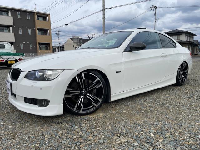 ３３５ｉ　車検Ｒ７年３月　左ハンドル　ツインターボ　サンルーフ　ＢＬＩＴＺ車高調　シートヒーター付き電動黒革シート　純正ナビ　フルセグＴＶ　バックカメラ　クリアランスソナー　カロッツェリアＤＶＤプレーヤー(6枚目)