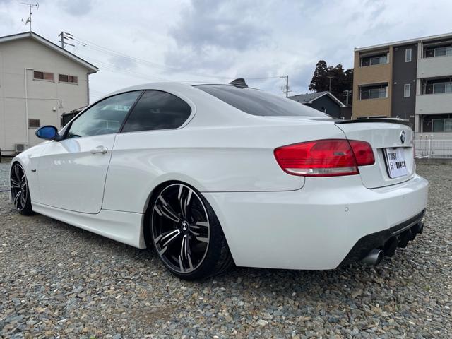 ３シリーズ ３３５ｉ　車検Ｒ７年３月　左ハンドル　ツインターボ　サンルーフ　ＢＬＩＴＺ車高調　シートヒーター付き電動黒革シート　純正ナビ　フルセグＴＶ　バックカメラ　クリアランスソナー　カロッツェリアＤＶＤプレーヤー（10枚目）